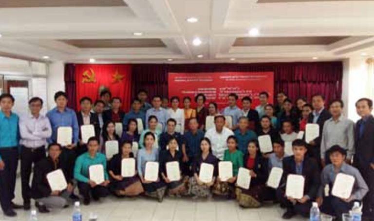 Lao Media Personnel Complete Writing Course in Vietnam