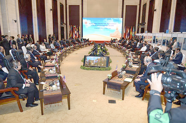 ASEAN Leaders, Parliamentary Representatives Mull Community Building Process