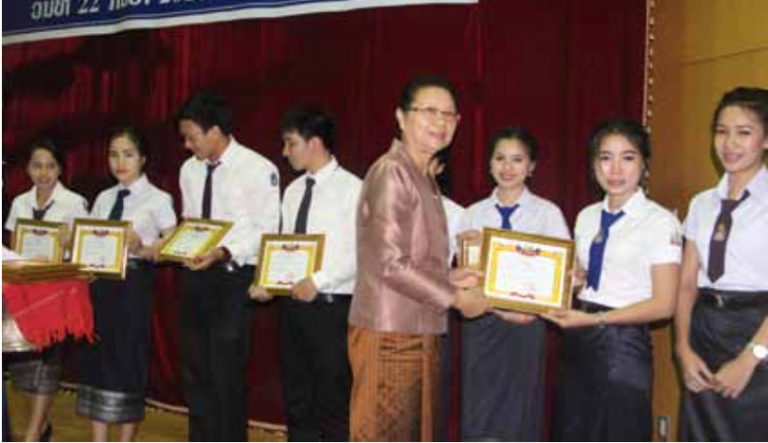 University Awards Top Honours to Outstanding Graduates