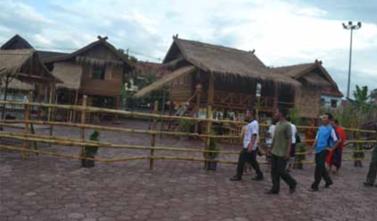 Booths all Set for Brisk Trade at That Luang Festival