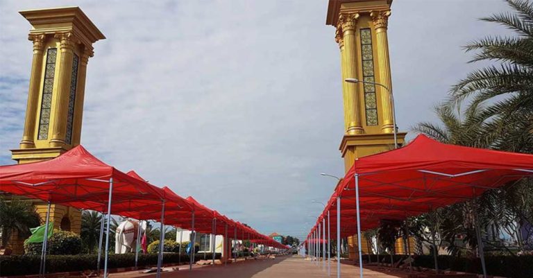 That Luang Lake Walking Street