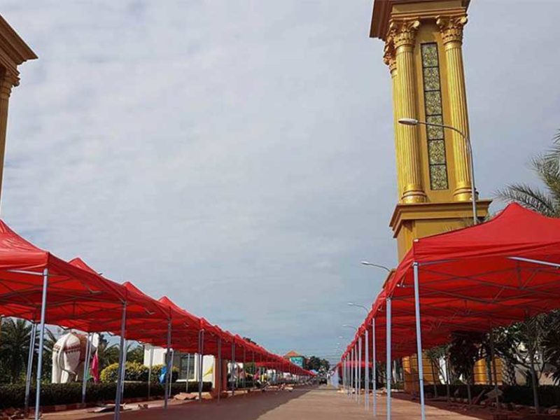That Luang Lake Walking Street