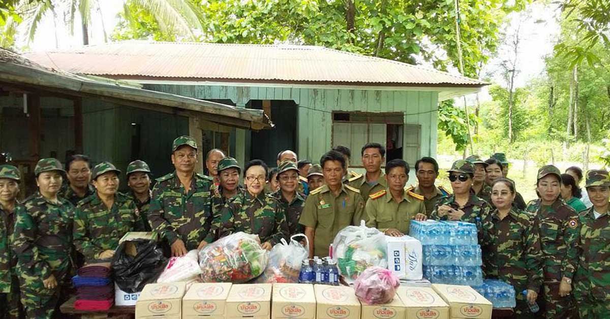 naly sisoulith makes a donation to soldiers