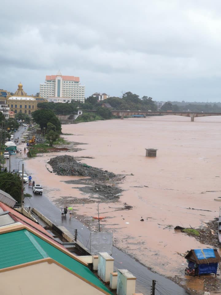 River bursts its banks in Pakse