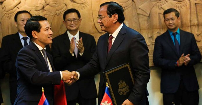 Cambodian FM to Visit Laos, Solve Border Dispute Cambodian FM to Visit Laos, Solve Border Dispute