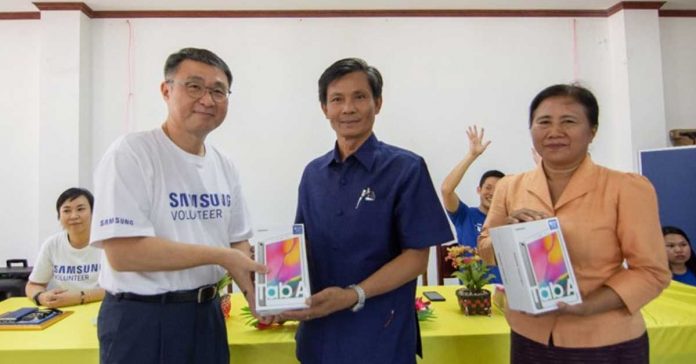 Lao Samsung Electronics Partners with WFP to Assist Deaf Students