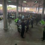 Thousands of Lao laborers await scans at Mukdahan-Savannakhet border checkpoint