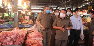 Vientiane officials patrol wet markets to stop price gouging