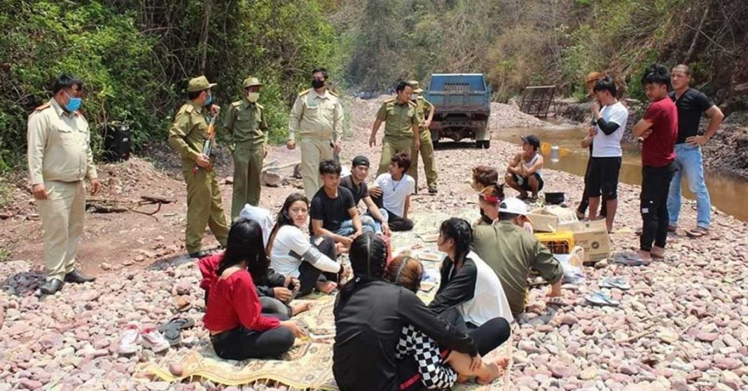 Police Arrest Group of Kids For Violating Lockdown Regulations (Photo: Meuang Sing Radio)