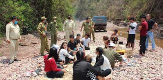 Police Arrest Group of Kids For Violating Lockdown Regulations (Photo: Meuang Sing Radio)