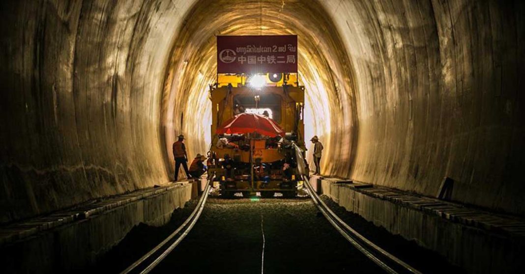 Track Laid in Tunnel along Laos-China Railway for First Time (Photo: http://www.news.cn/)