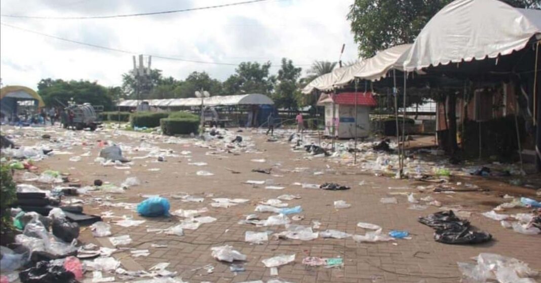 Garbage after Vientiane Boat Racing Festival