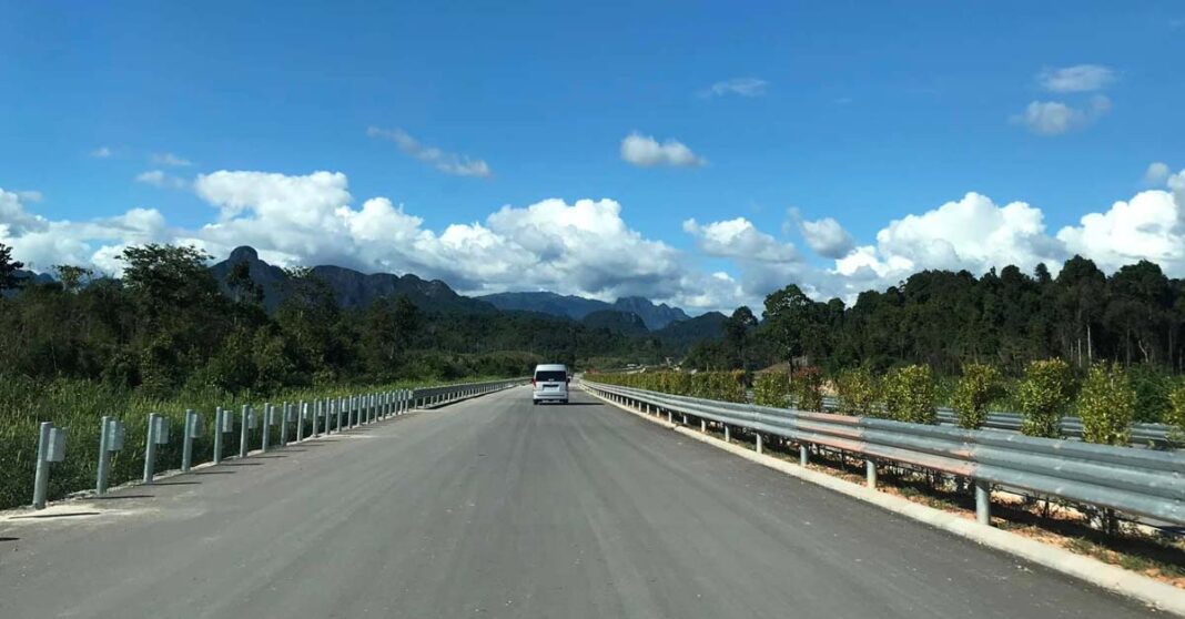 Vientiane to Vang Vieng Expessway to Limit Vehicles by Engine Capacity (Photo: Tom VK)