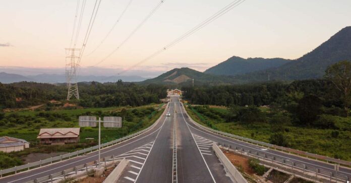 Vang Vieng Expressway Contractor Clarifies Delay (Photo: Lao X)