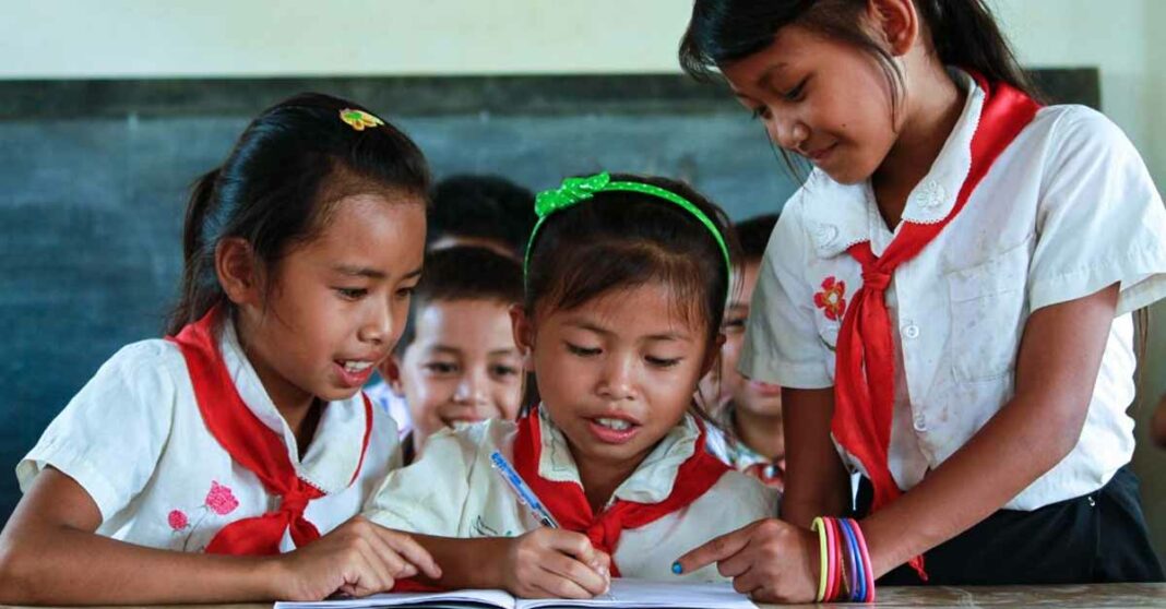 Education to go online in Laos (Photo: ADB)