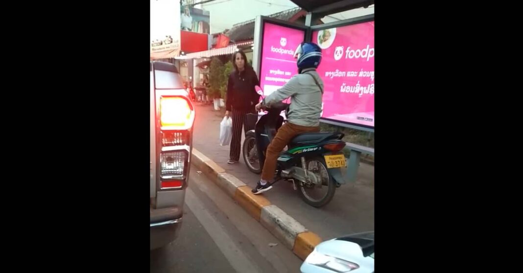 Foreigner stops traffic on footpath