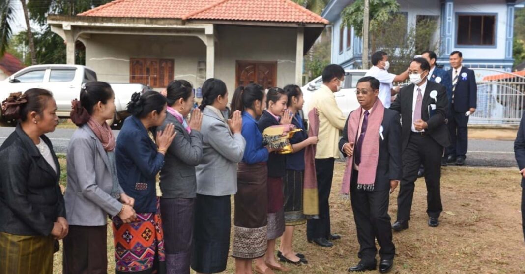 Candidates for National Assembly and provincial parliament seats greet voters in Xayaboury Province.