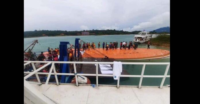 Former President among survivors of yacht accident