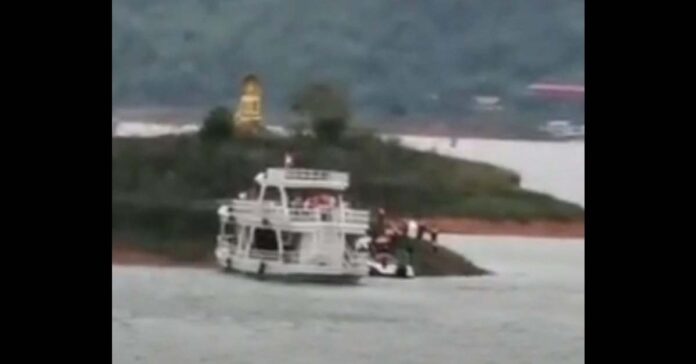 Boat Capsizes in Nam Ngum Reservoir