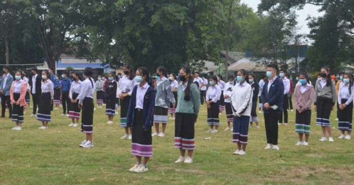 Back to school for students in Ton Pheung district.