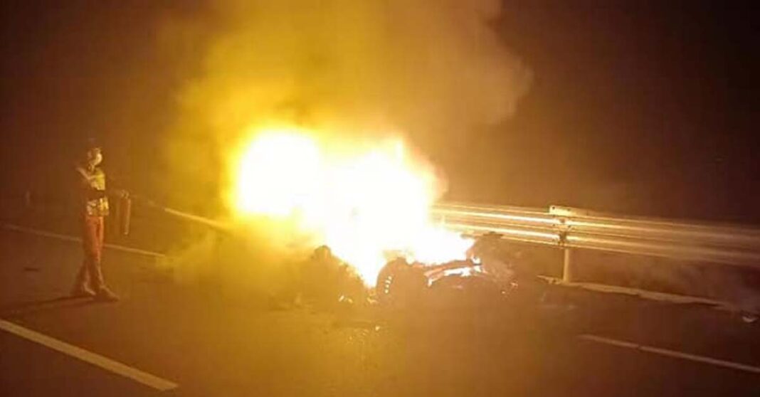 Car catches fire on Expressway