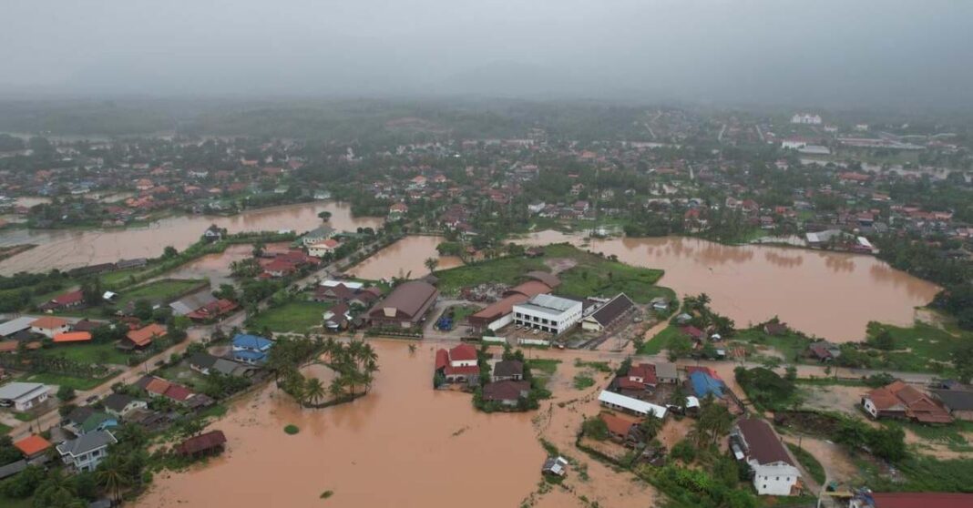 Floods in Xayaboury Province from above.jpg