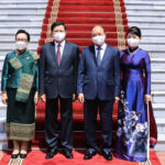 The two presidents and their wives. Photo: VNA