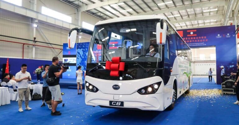 China provides Laos with 28 electric vehicles