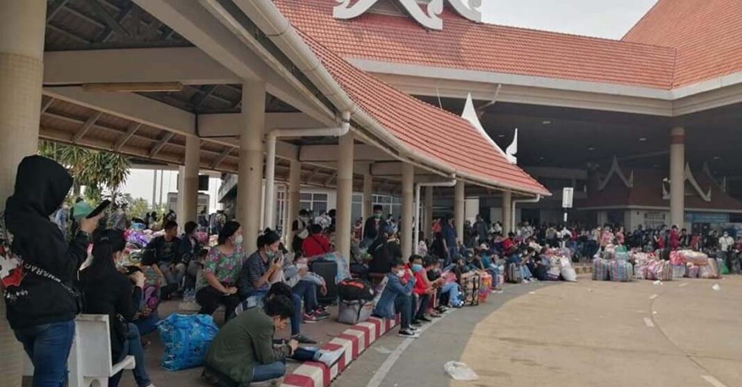 Lao migrant workers return to Savannakhet from Thailand