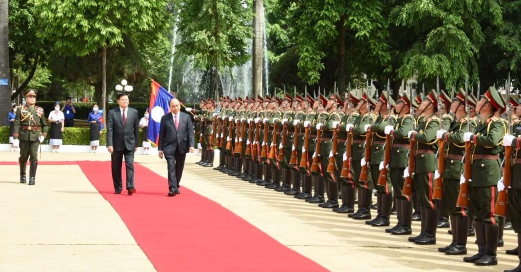 President Thongloun and President Nguyen walk side by side