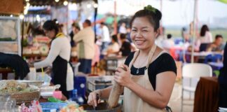A vendor makes food during Lao Food Festival 2020 in Vientiane (Xinhua)