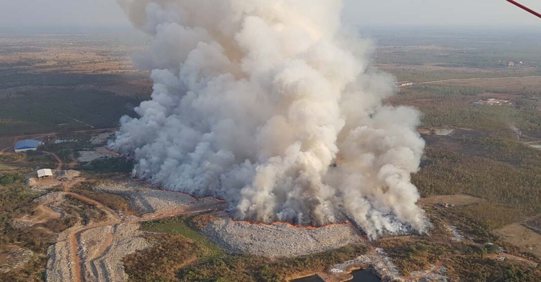 Landfill fire fills Vientiane with toxic smoke