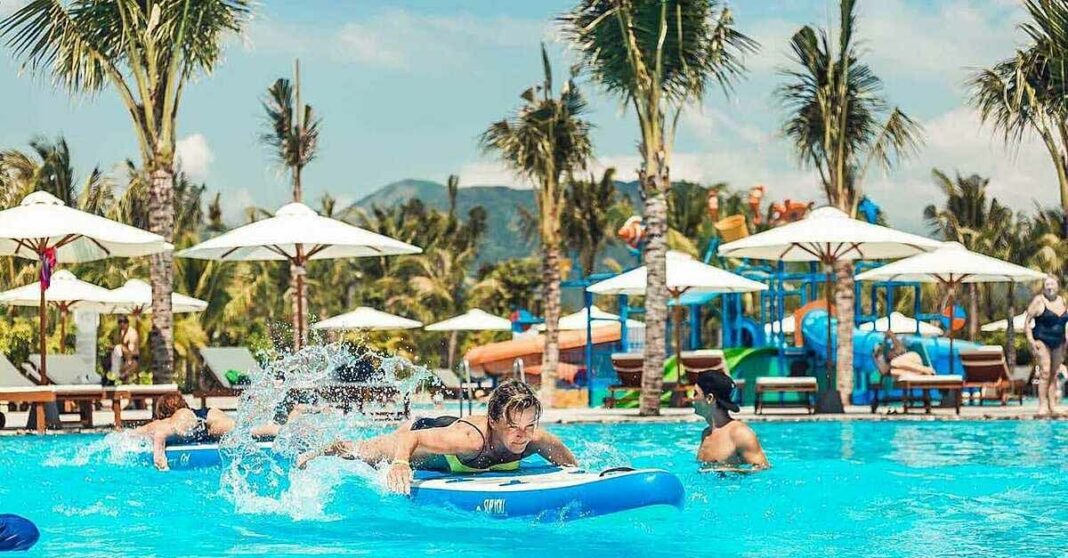 Russian tourists at a resort in Khanh Hoa Province 2019 (Photo Anex Vietnam)