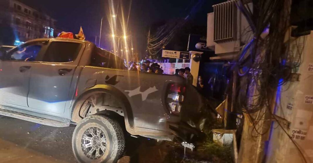 The vehicle came to a stop after hitting a power pole. (Photo: Vientiane Rescue 1624).