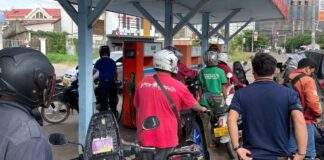 Fuel crisis in Vientiane Capital