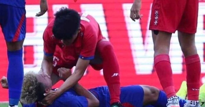 Lao player gives first aid to Cambodian at SEA Games