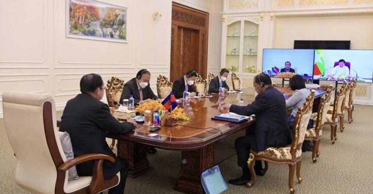 Cambodian Prime Minister Hun Sen (left) meets Myanmar leader Senior General Min Aung Hlaing (right) via video link on Monday (Phnom Penh Post).