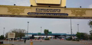 Thais smuggle petrol into Laos