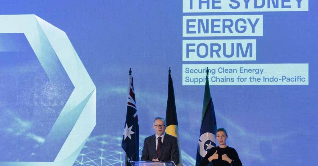 Australian Prime Minister speaking at the Sydney Energy Forum (Photo: Michael West Media)