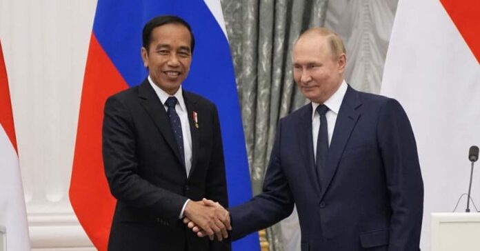 Indonesian President Joko Widodo meets with Russian President Putin Indonesian President Joko Widodo meets with Russian President Putin