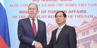 Russian Foreign Minister Sergey Lavrov visited Vietnamese Foreign Minister Bui Thanh Son in Hanoi on 6 July (Photo: Giang Huy)