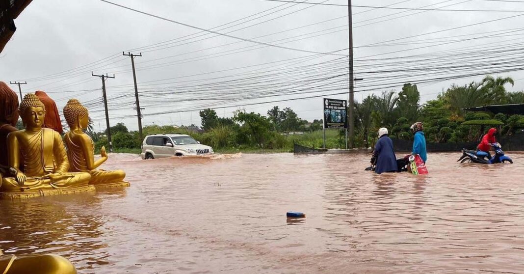 Flash floods in Sikhottabong District, Vientiane Capital