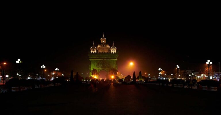 Patuxay amid Vientiane night sky