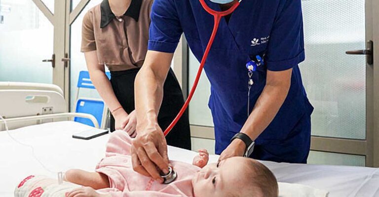 Vietnamese Surgeons Perform Life-Saving Surgery on Lao Baby