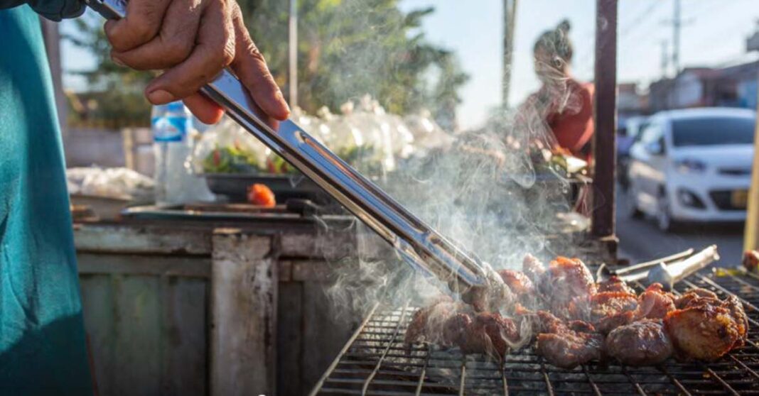 A roadside grill shop in Vientiane, Laos (Lao Youth Radio)