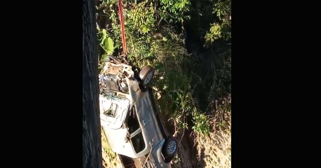 Vehicle recovered from river in Oudomxay.