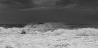 Rough seas in Thailand dash hopes of holidaymakers.