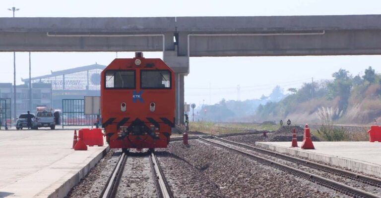 Thai Railway Delegation Visits Laos for Transportation Discussions