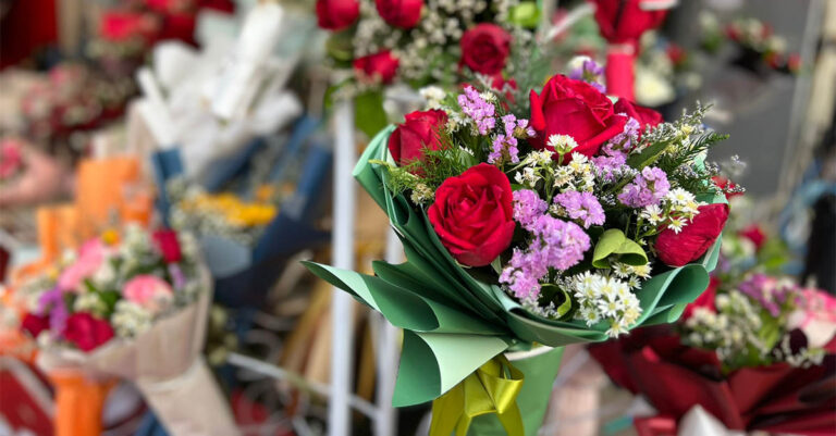 Flower Shops in Laos See Rise in Customers as Valentines' Day Arrives