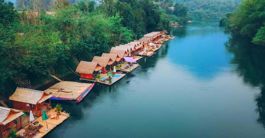 Floating house along a river in Feuang district (photo: discoverlaos)